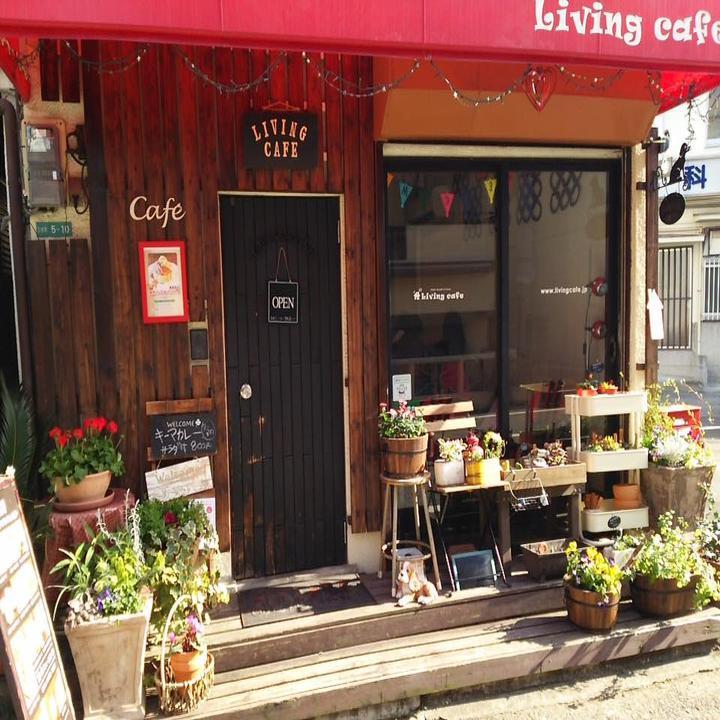 Living Cafe & Bar